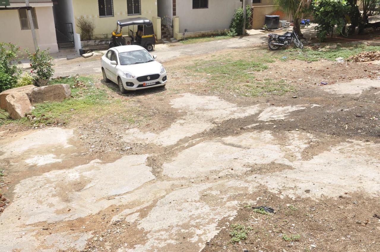 Classic Homestay Hampi Bagian luar foto