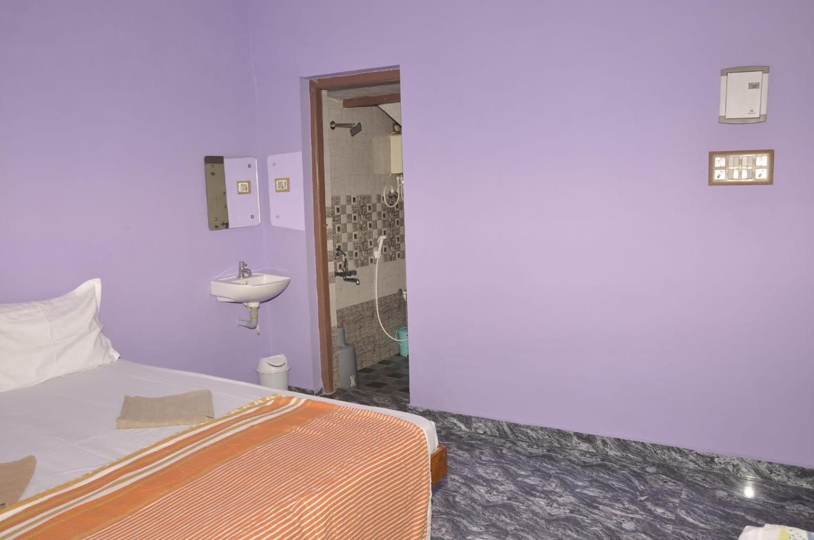Classic Homestay Hampi Bagian luar foto